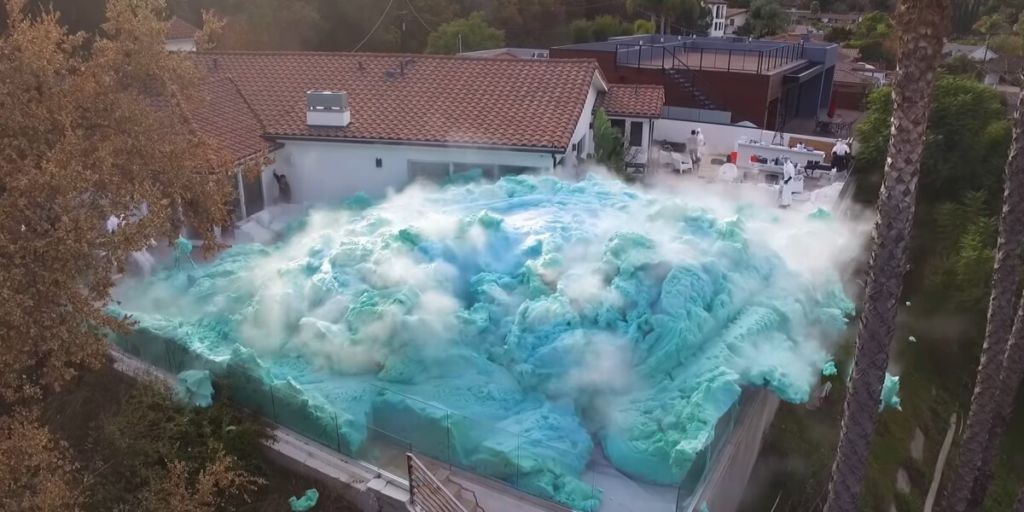 Elephant toothpaste: new world record of bizarre chemical experiment